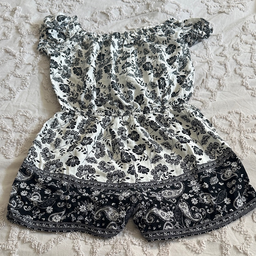 BeBop Black and White Floral Romper - Picture 4 of 4